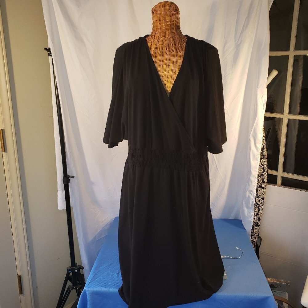 SOFT BY AVENUE Women's Black Faux Wrap w/Elastic waist Dress - 26/28